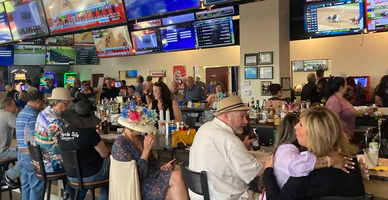 Exciting Derby celebration at Black Eyed Susan with crowds enjoying racing and entertainment